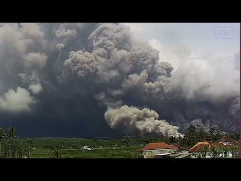 Dec 4: Dramatic Timelapse of Eruption at Semeru Volcano