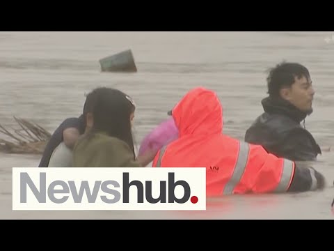 Wild weather sees Aucklanders trapped on roofs as emergency services struggle with rescues | Newshub