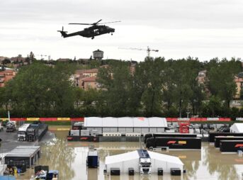 イタリア 北部で大規模洪水 1万3千人超が避難 F1レース中止