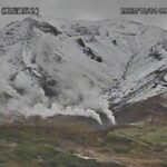 北海道最高峰 旭岳の初冠雪を発表