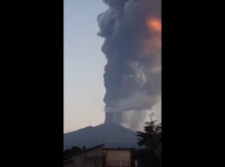 エトナ火山が噴火、イタリア・カターニア国際空港のフライトに乱れ