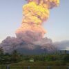 インドネシアのレウォトビ火山で大規模な噴火 気象庁が津波など日本への影響調査